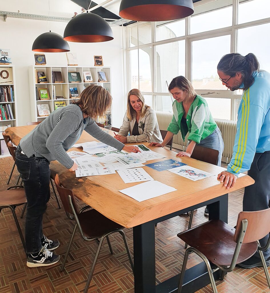 Renate, Mariken, Guusje en Otto Brainstorm